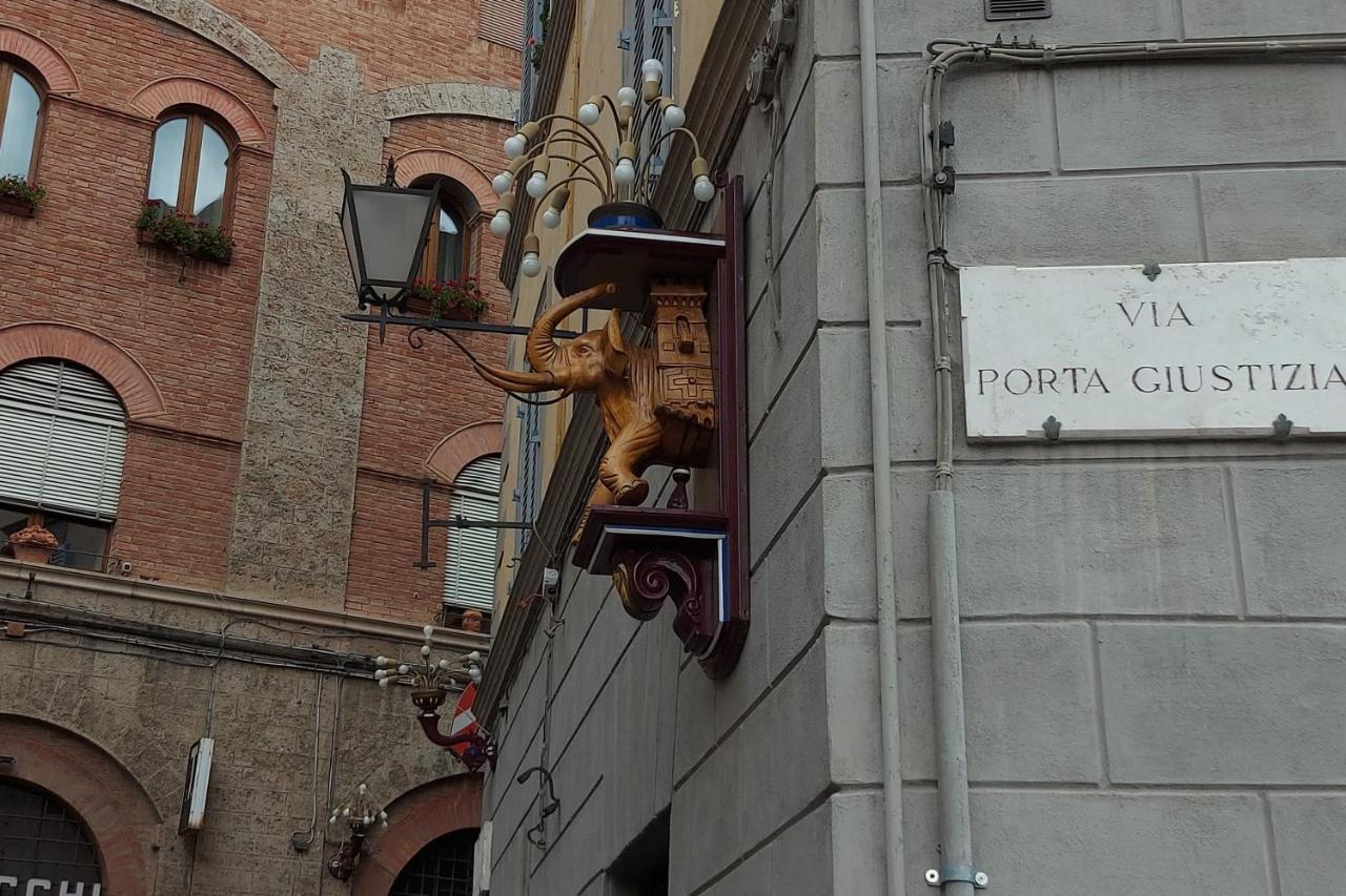 Appartamento Indipendente Vicino Piazza Del Campo Siena Bagian luar foto